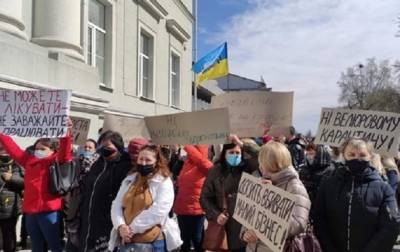 Протестующие прорвались в мэрию Николаева