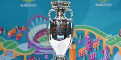 В Румынии во время прямого эфира едва не разбили главный трофей Евро-2020 — видео