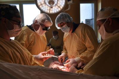 Донором стал отец: во Львове впервые провели трансплантацию почки ребенку
