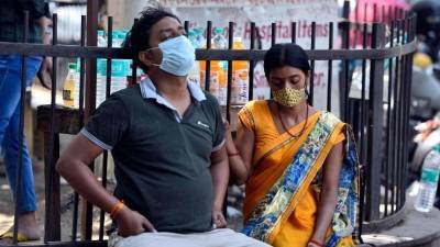 Индию накрыл «коронавирусный шторм»: морги не справляются, тела сжигают на улице