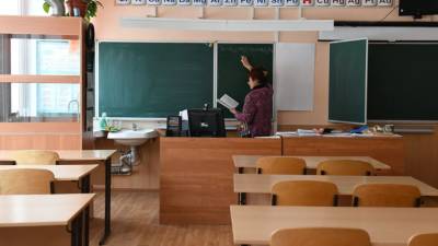 На Украине из-за COVID-19 освободили школьников от выпускных экзаменов
