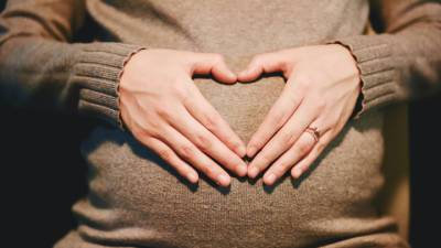 COVID-19 вызывает больше осложнений беременности, чем считалось ранее