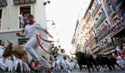 Испания отменила фестиваль с забегом от быков, опасаясь роста числа заболевших COVID