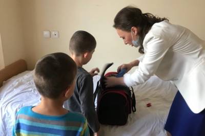 Двоих вывезенных из Сирии детей передали бабушке в КБР