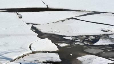 Юные мореплаватели: троих детей спасатели сняли со льдины в Челябинской области