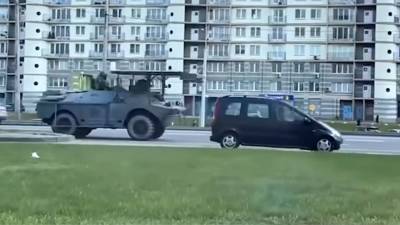 Очевидцы сняли на видео движение спецтехники в центр Минска