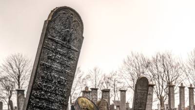 Правоохранители провели обыски на кладбище в Набережных Челнах