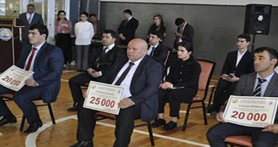 Премии президента Таджикистана за 2020 год получили 4 борца