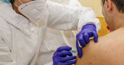 Казахстан начал вакцинацию населения против COVID-19 собственной вакциной