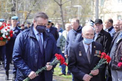 Любимов возложил цветы к памятнику ликвидаторов аварии Чернобыльской АЭС