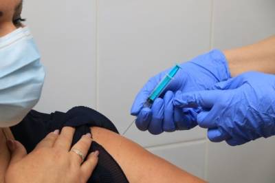 Почти 12 млн россиян получили первую дозу вакцины от коронавируса