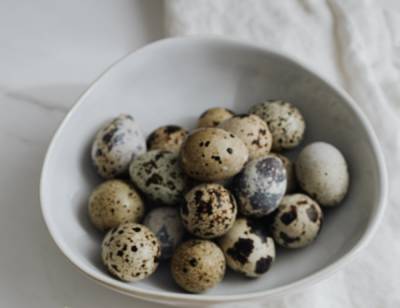 Как покрасить перепелиные яйца на Пасху: советы
