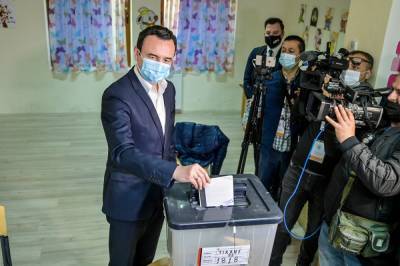 В Косово, Сербии и ЕС возмущены наглостью Курти, голосовавшего на...