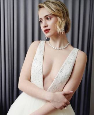 Новая икона стиля: Мария Бакалова на вечеринке "Оскара-2021"