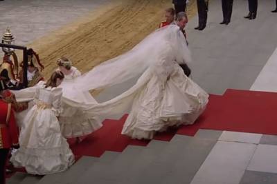 Дети принцессы Дианы разрешили показ свадебного платья своей матери