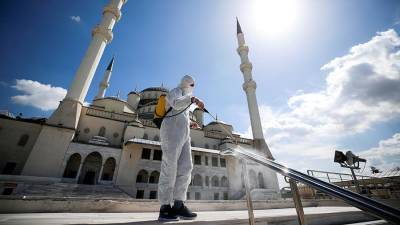 В Турции объявили локдаун из-за ситуации с коронавирусом