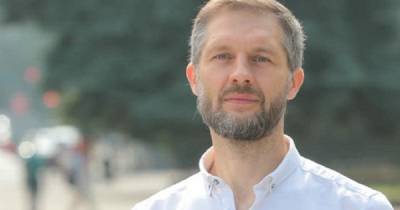 Львівський викладач спалив свій диплом кандидата наук на знак протесту проти дисертації Киви