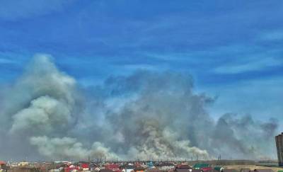 Более 30 спасателей тушат пожар в районе Велижанского тракта