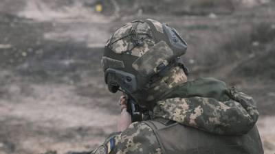Украинский военный получил осколочные ранения в результате обстрела на Донбассе