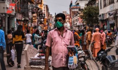 «Вирус поглощает жителей, как монстр»: в Индии сжигают жертв коронавируса на улицах