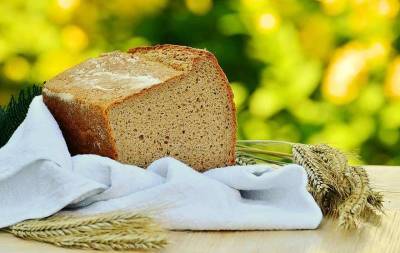 Медики назвали опасные признаки, после появления которых следует отказаться от хлеба