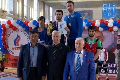 Тяжелоатлеты Дагестана завоевали 10 медалей на чемпионате СКФО