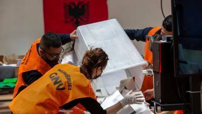 На выборах в Албании лидирует правящая Социалистическая партия