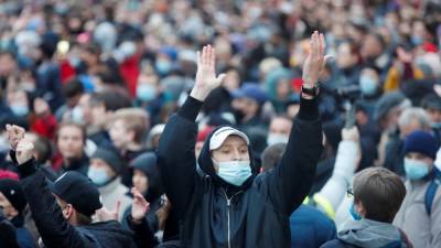 В Москве продолжают задерживать оппозиционеров. Их ищут по камерам