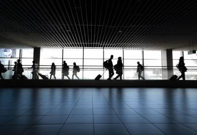 Минтранс РФ предложил сделать коридоры для привитых от COVID-19 людей в аэропортах