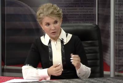 Расплела косу и выпрямила волосы: Юлия Тимошенко на шпильках и в платье с молнией до поясницы блеснула шикарным стилем