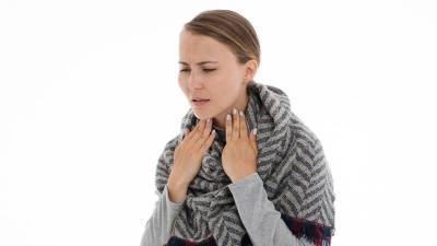 Терапевт Ескова рассказала об опасности игнорирования ощущения кома в горле