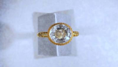 В Британии нашли кольцо XVII века с инициалами правителя острова Мэн