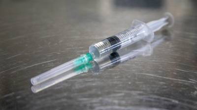 Жителям РФ назвали преимущества вакцинации над перенесенным COVID-19