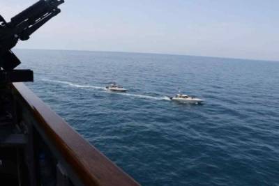 Корабли ВМС США оборонительными маневрами пресекли «нападение» КСИР Ирана