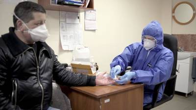 На Украине за сутки выявили почти 8 тыс. новых случаев COVID-19