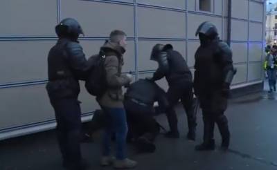 Полиция Петербурга считает законным применение электрошокеров на акции 21 апреля