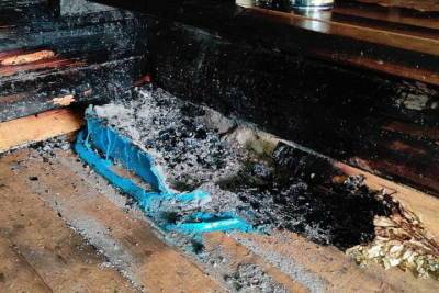 Оставленные в пластиковом тазу угли привели к пожару в бане в Демидовском районе