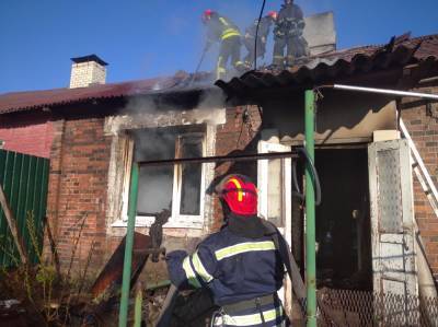 Смертельный пожар в Лисичанске: во время тушения горящего дома спасатели обнаружили тело