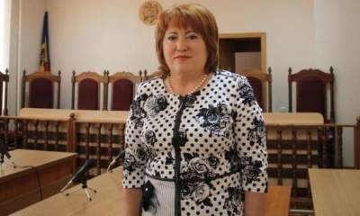 Председатель КС Молдавии сама решит, законно ли её уволил парламент
