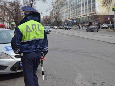 В Нижнем Новгороде подросток без прав "прокатил" на капоте сотрудника ДПС