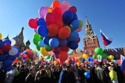 Почти 20% россиян изменили планы на майские праздники после указа Путина