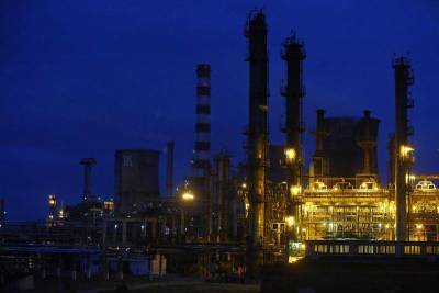 Лукойл видит восстановление на рынке нефти, баланс спроса и предложения