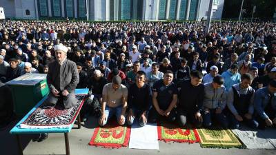 «Люди не помещаются в мечети»: муфтий Москвы обеспокоен нехваткой места для молитв
