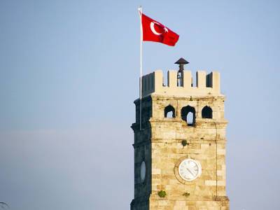 Иностранных туристов в Турции освободят от соблюдения комендантского часа