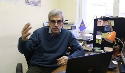 Профессора РГГУ Александра Агаджаняна задержали за участие в протестной акции