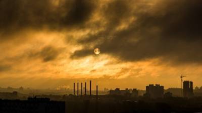 Мэр Новосибирска призвал сибиряков "смириться" со смогом над городом