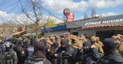 Снос МАФов в Киеве: силовики задержали протестующих после столкновений (видео)