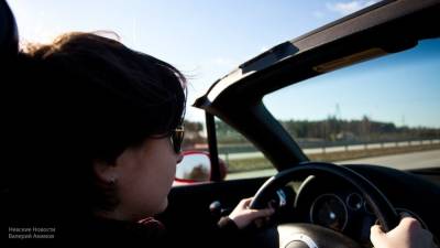 Автоэксперт Мостаков назвал преимущества женского вождения перед мужским