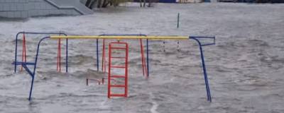 В Самаре на набережной вода затопила пляжи и детские площадки
