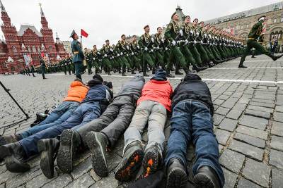Кремль рекомендовал журналистам перед Парадом Победы сдать тесты на COVID-19